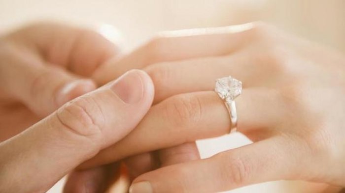Bisakah cincin pernikahan diperbaiki atau diubah nantinya?